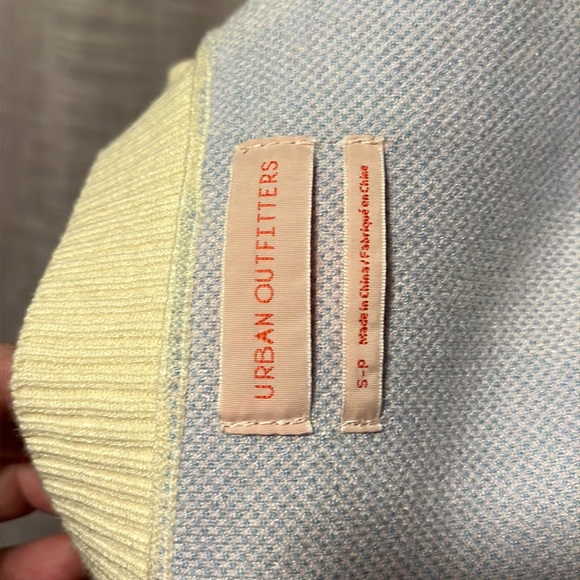 NWT Urban Outfitters cropped sweater vest - Picture 4 of 6